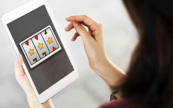 Why Playing At An Online Casino Is an Advantage